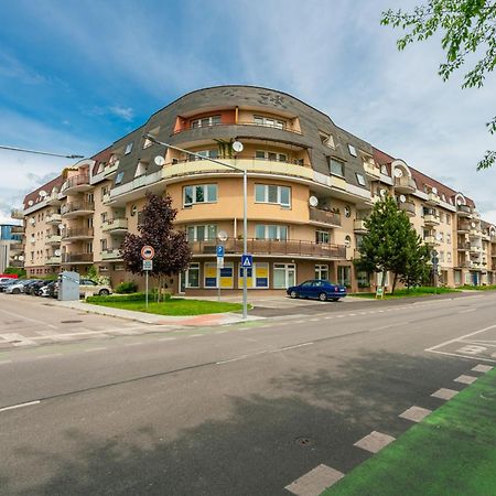 Apartmany Zlatovska Trenčín Εξωτερικό φωτογραφία