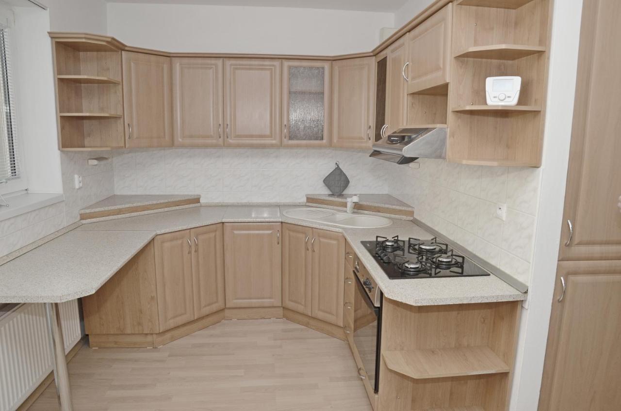 Apartmany Zlatovska Trenčín Εξωτερικό φωτογραφία