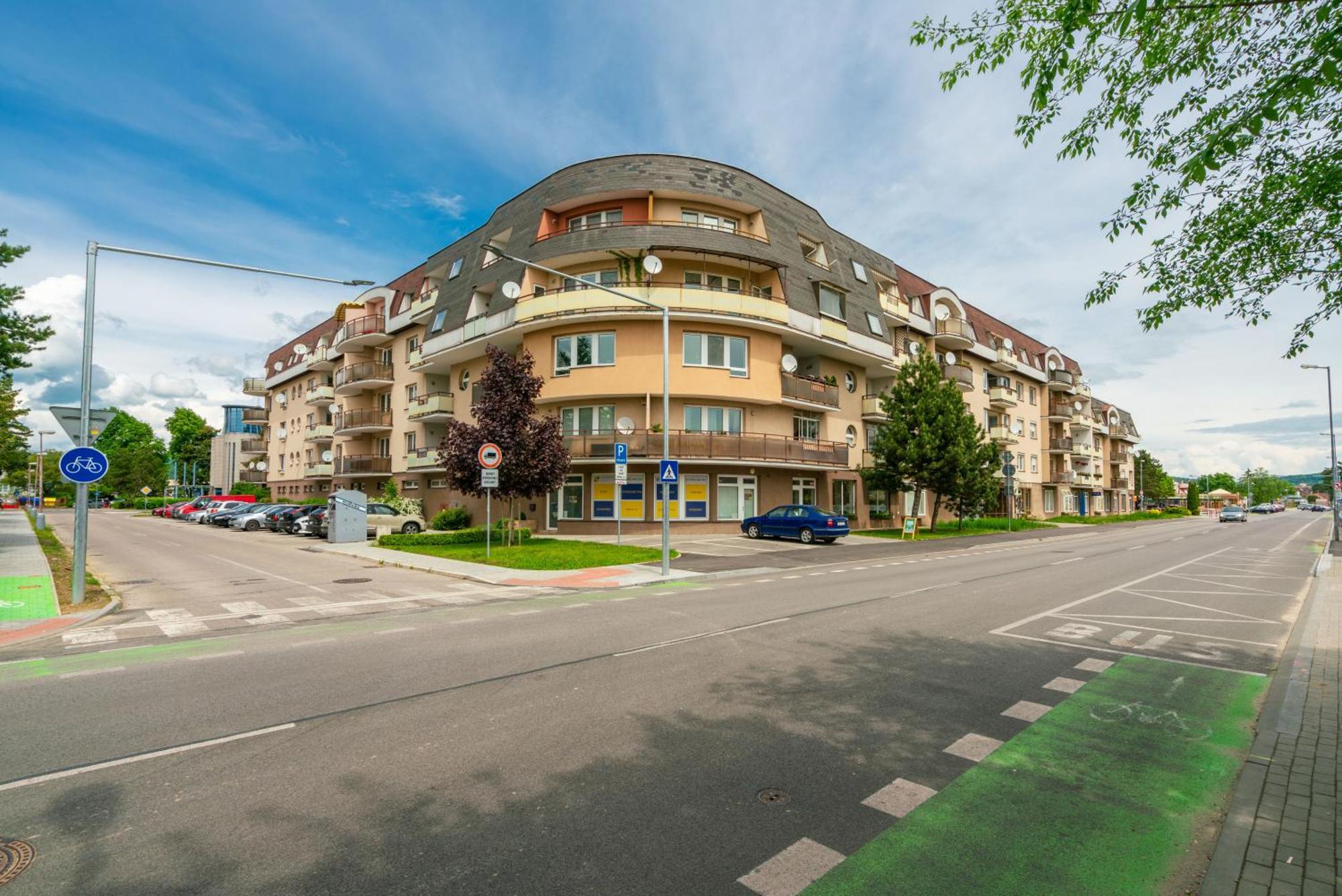 Apartmany Zlatovska Trenčín Εξωτερικό φωτογραφία
